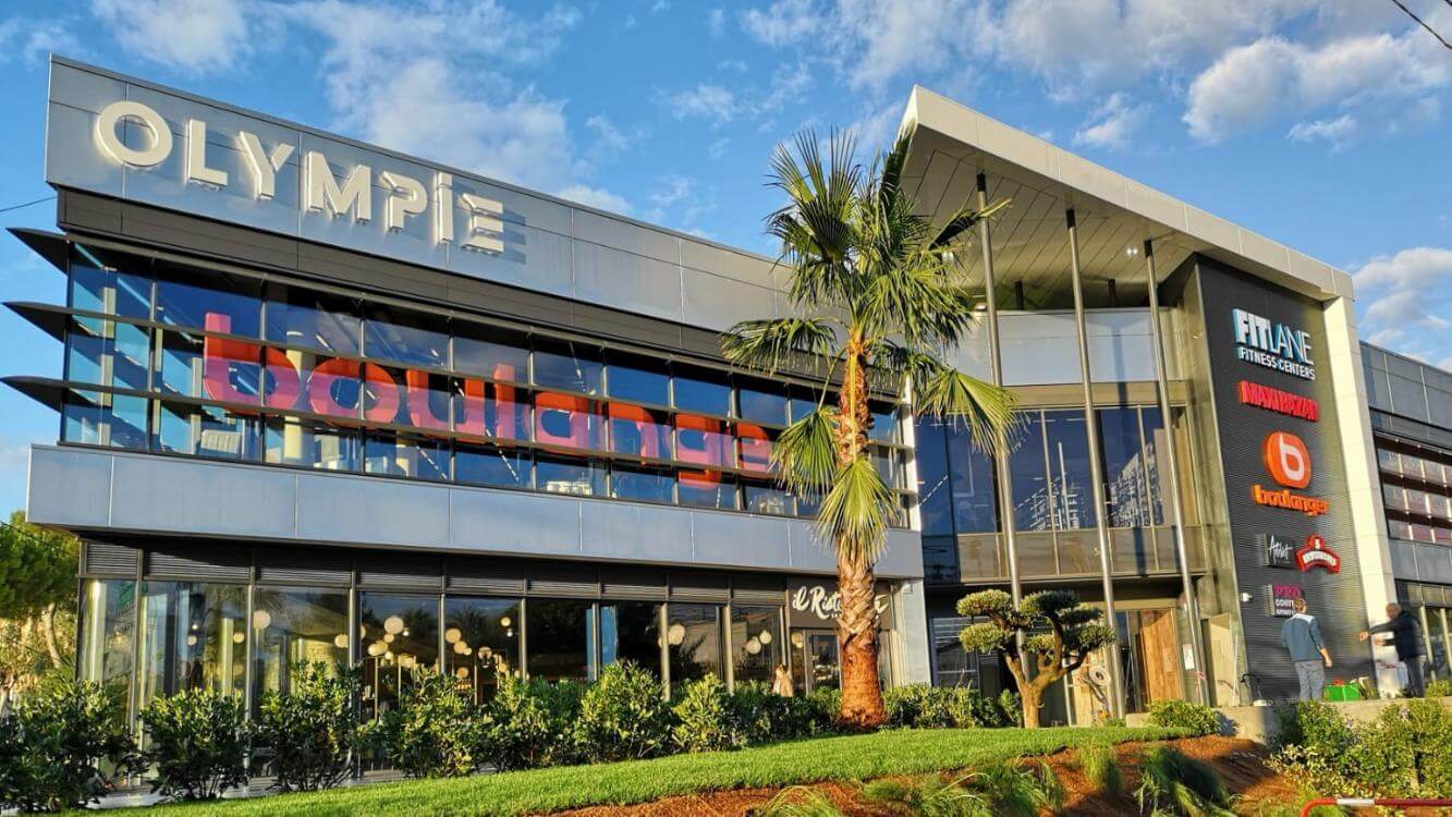 Picture of the outside of the Shopping Mall Olympie